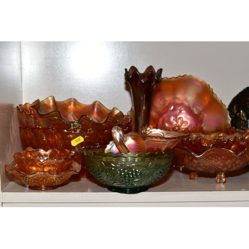 429 - A GROUP OF CARNIVAL GLASS BOWLS, DISHES ETC, to include purple 'Peacock & Vine', 'Acorns and Oak Lea... 