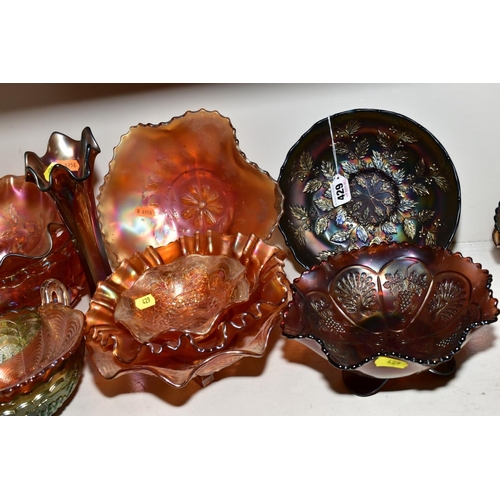 429 - A GROUP OF CARNIVAL GLASS BOWLS, DISHES ETC, to include purple 'Peacock & Vine', 'Acorns and Oak Lea... 