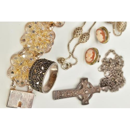 46 - A SMALL SELECTION OF JEWELLERY, to include a child's foliate engraved silver bangle, hallmarked Shef... 