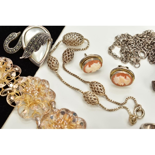 46 - A SMALL SELECTION OF JEWELLERY, to include a child's foliate engraved silver bangle, hallmarked Shef... 