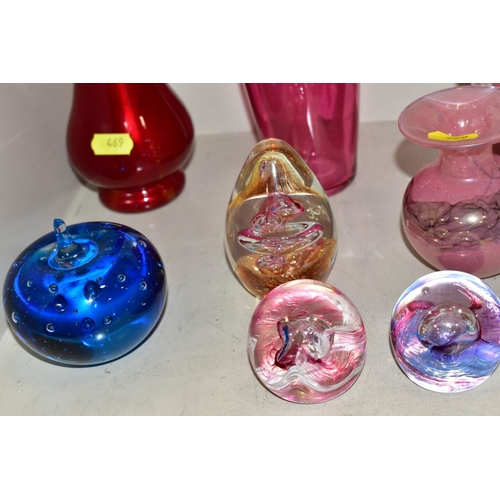 469 - A COLLECTION OF 20TH CENTURY COLOURED GLASSWARE, including ten modern paperweights, some Caithness, ... 