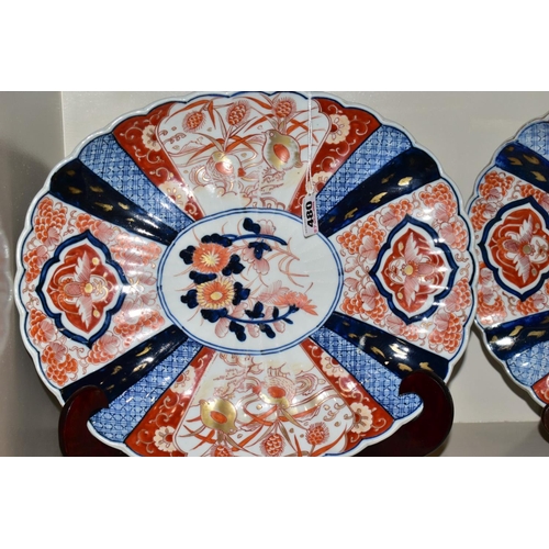 480 - A PAIR OF JAPANESE IMARI PATTERN OVAL SHAPED PLATES, with scalloped edges, decorated with Chrysanthe... 