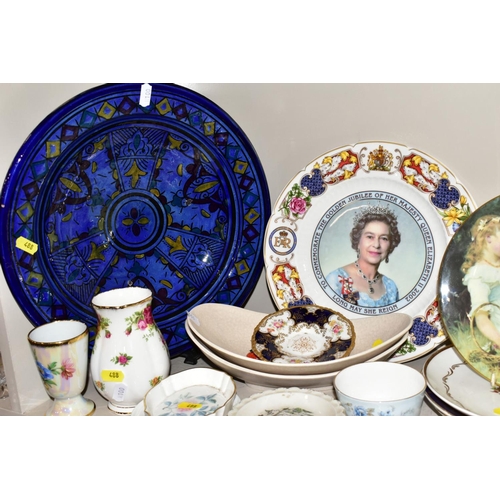 488 - CERAMIC PLATES AND TRINKETS ETC, to include 'Old Country Roses' eggs and vase, Royal Worcester pin d... 