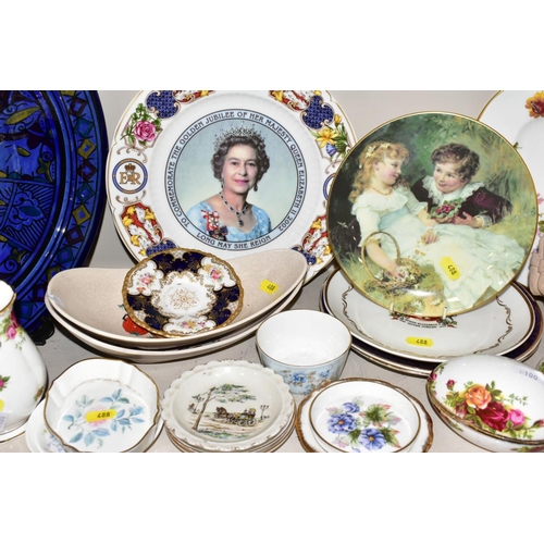 488 - CERAMIC PLATES AND TRINKETS ETC, to include 'Old Country Roses' eggs and vase, Royal Worcester pin d... 