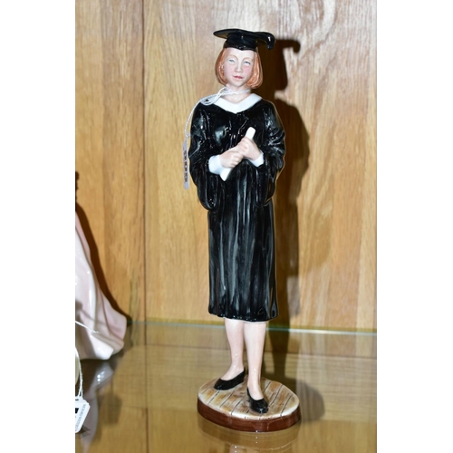 505 - A BOXED ROYAL DOULTON PRESTIGE FIGURE 'Graduation' HN5039