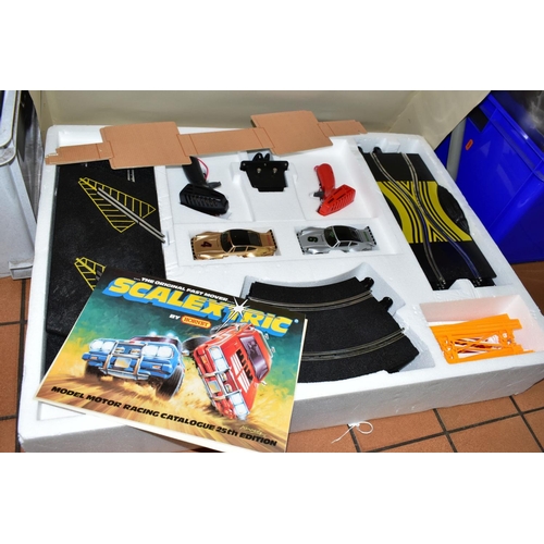 541 - A BOXED SCALEXTRIC LE MANS 24 HOUR RACING SET, No C664, contents not checked but appears largely com... 