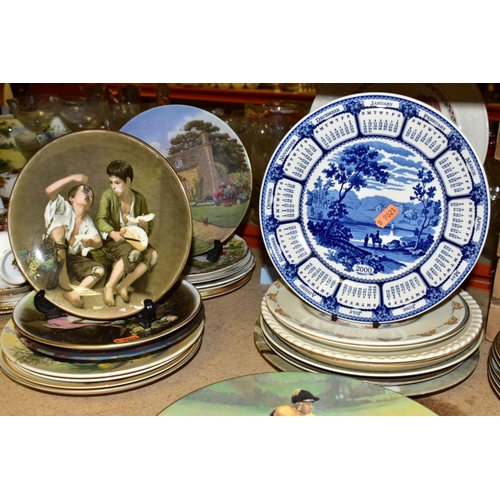 517 - COLLECTORS PLATES to include twelve Royal Worcester 'Great Racehorses', three 'Great Jockeys', Royal... 