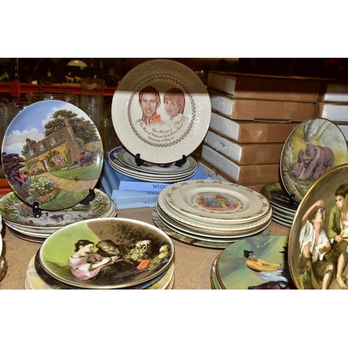 517 - COLLECTORS PLATES to include twelve Royal Worcester 'Great Racehorses', three 'Great Jockeys', Royal... 