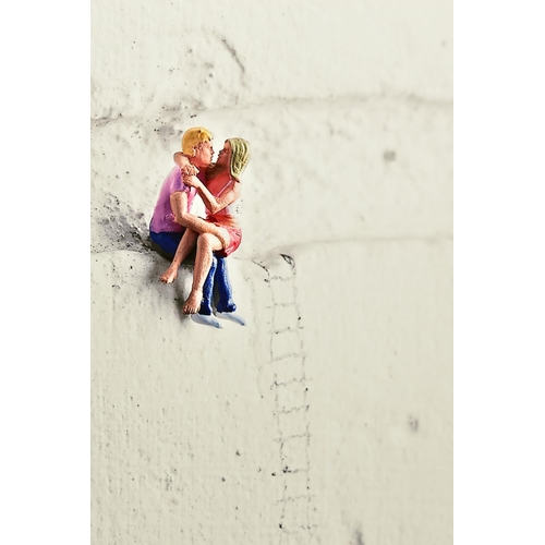 316 - MR KUU (BRITISH CONTEMPORARY) 'HIGH ON LOVE', a limited edition print of figures on a wall, 45/75, s... 