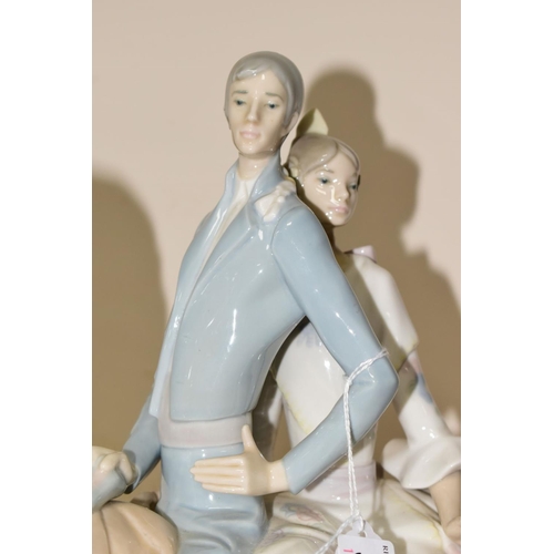 385 - A LLADRO FIGURINE VALENCIANS GROUP No 4648, of a lady and gentleman on horseback, sculptor Fulgencio... 