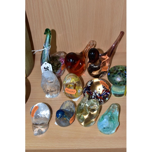 393 - ELEVEN MODERN GLASS PAPERWEIGHTS, mostly bird themed, including Isle of Wight toadstool and two smal... 