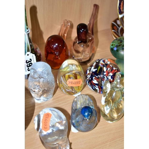 393 - ELEVEN MODERN GLASS PAPERWEIGHTS, mostly bird themed, including Isle of Wight toadstool and two smal... 