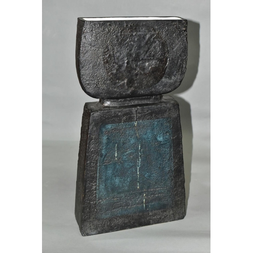 401 - A TROIKA POTTERY 'DOUBLE BASE' VASE BY BENNY SIROTA, dark grey/black textured glaze, the lower secti... 