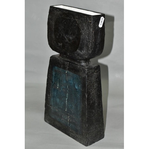 401 - A TROIKA POTTERY 'DOUBLE BASE' VASE BY BENNY SIROTA, dark grey/black textured glaze, the lower secti... 