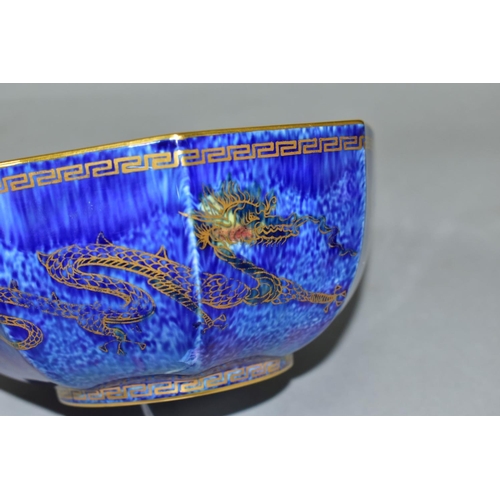 416 - A WEDGWOOD OCTAGONAL DRAGON LUSTRE BOWL, pattern no Z4820, the exterior with gilt dragons on a mottl... 