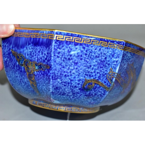 416 - A WEDGWOOD OCTAGONAL DRAGON LUSTRE BOWL, pattern no Z4820, the exterior with gilt dragons on a mottl... 