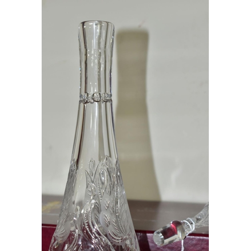 422 - A BOXED ROYAL BRIERLEY HERITAGE COLLECTION LIMITED EDITION TULIP DECANTER AND STOPPER, no 3/100, wit... 