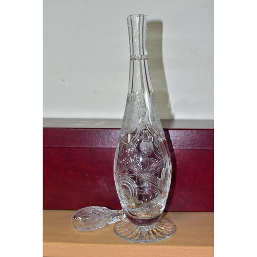 422 - A BOXED ROYAL BRIERLEY HERITAGE COLLECTION LIMITED EDITION TULIP DECANTER AND STOPPER, no 3/100, wit... 