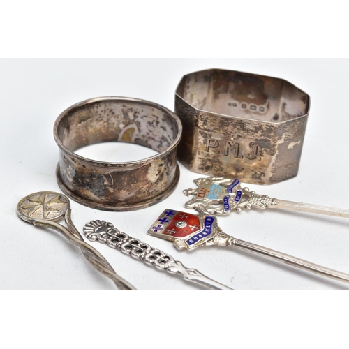 84 - TWO SILVER NAPKIN RINGS AND FOUR TEASPOONS, to include a hexagonal napkin ring of engine turn design... 