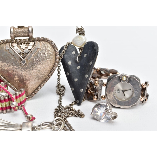 89 - AN ASSORTMENT OF JEWELLERY ITEMS, to include pieces such as silver 'Links of London' slider bracelet... 