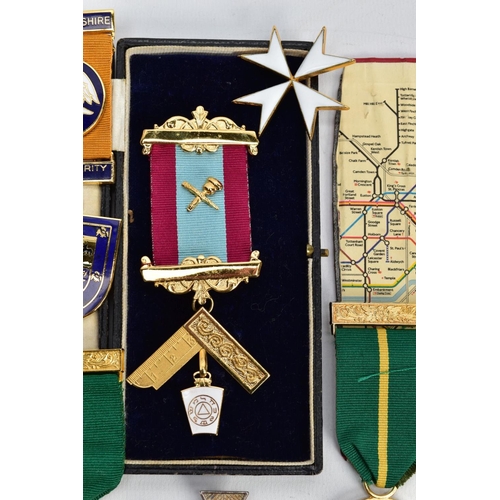 94 - AN ASSORTMENT OF MASONIC RELATED ITEMS, to include a cased breast pin medal on a burgundy and light ... 