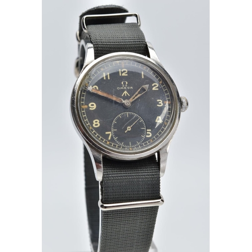 96 - A GENTLEMAN'S STEEL BRITISH MILITARY OMEGA W.W.W WRISTWATCH, CIRCA 1945, part of the Dirty Dozen Mec... 