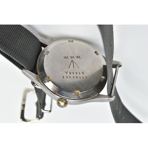 96 - A GENTLEMAN'S STEEL BRITISH MILITARY OMEGA W.W.W WRISTWATCH, CIRCA 1945, part of the Dirty Dozen Mec... 