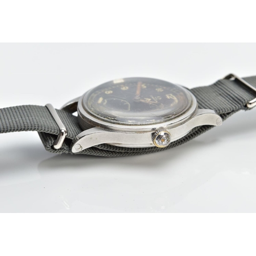 96 - A GENTLEMAN'S STEEL BRITISH MILITARY OMEGA W.W.W WRISTWATCH, CIRCA 1945, part of the Dirty Dozen Mec... 