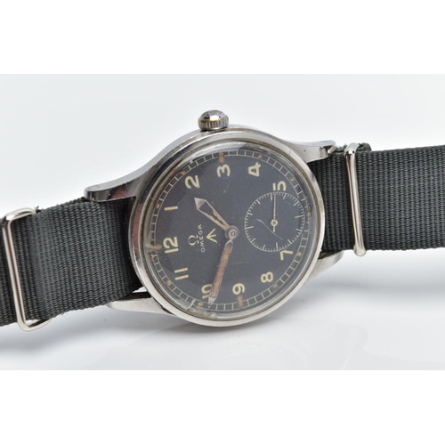 96 - A GENTLEMAN'S STEEL BRITISH MILITARY OMEGA W.W.W WRISTWATCH, CIRCA 1945, part of the Dirty Dozen Mec... 