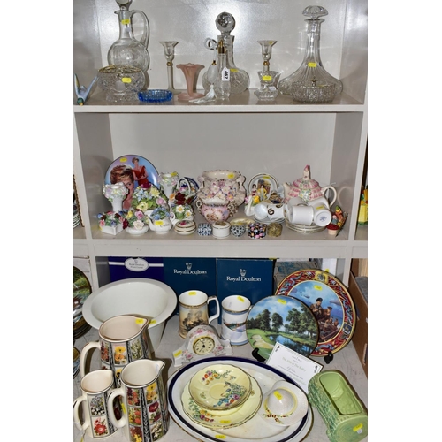 467 - A QUANTITY OF CERAMICS AND GLASSWARE, including collectors plates, boxed Royal Doulton limited editi... 