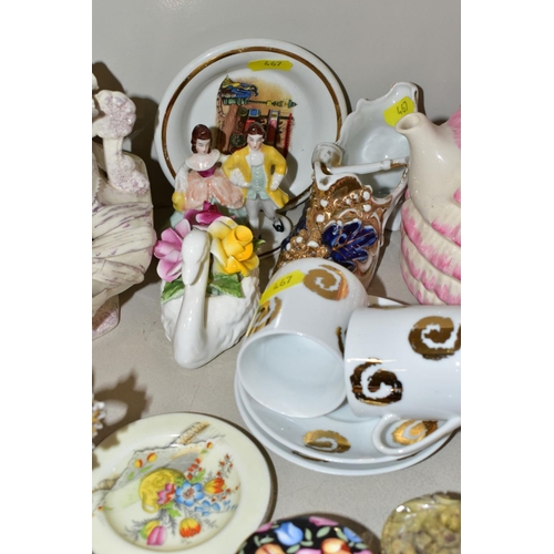 467 - A QUANTITY OF CERAMICS AND GLASSWARE, including collectors plates, boxed Royal Doulton limited editi... 