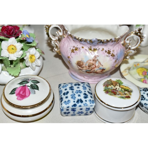 467 - A QUANTITY OF CERAMICS AND GLASSWARE, including collectors plates, boxed Royal Doulton limited editi... 