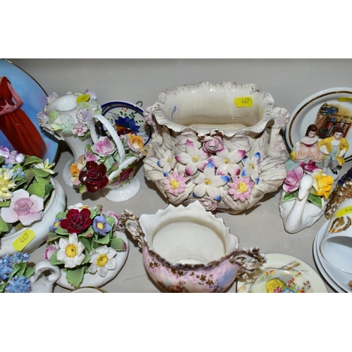 467 - A QUANTITY OF CERAMICS AND GLASSWARE, including collectors plates, boxed Royal Doulton limited editi... 