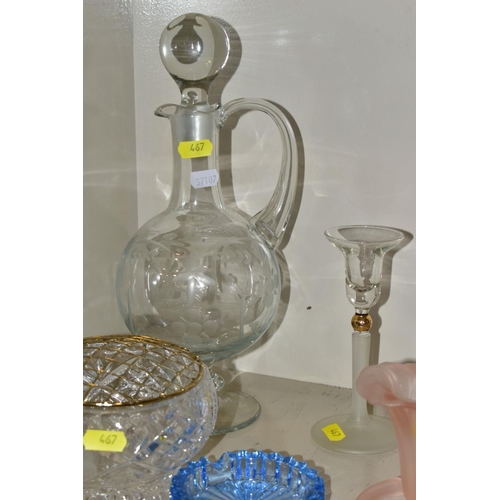 467 - A QUANTITY OF CERAMICS AND GLASSWARE, including collectors plates, boxed Royal Doulton limited editi... 