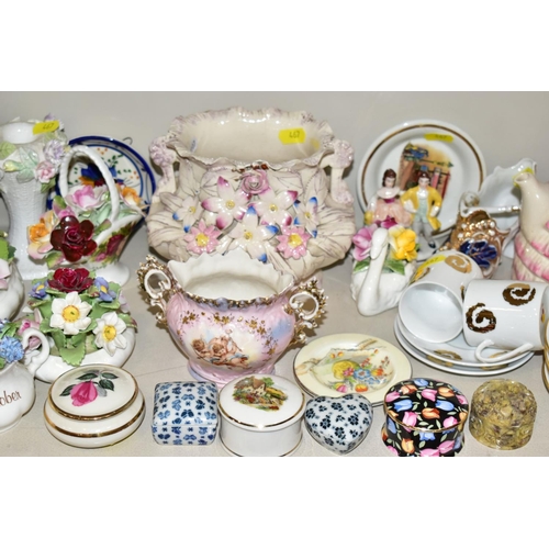 467 - A QUANTITY OF CERAMICS AND GLASSWARE, including collectors plates, boxed Royal Doulton limited editi... 