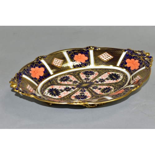 477 - ROYAL CROWN DERBY 1128 IMARI PARTTERN OVAL SHAPED DISH, with twin handles, registered design number ... 