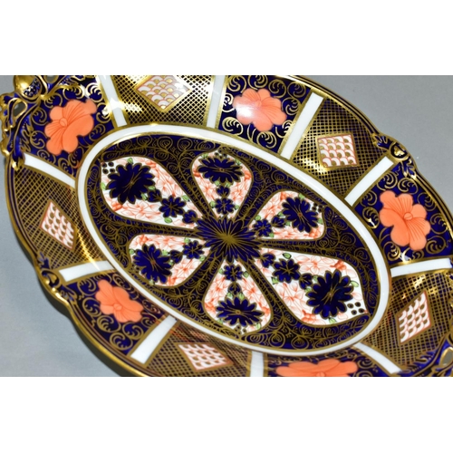 477 - ROYAL CROWN DERBY 1128 IMARI PARTTERN OVAL SHAPED DISH, with twin handles, registered design number ... 