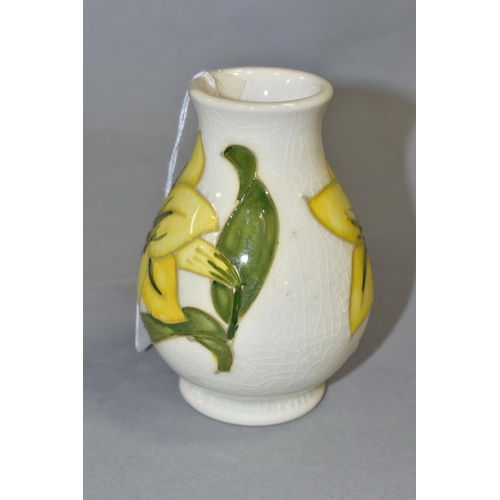 484 - MOORCROFT 'BERMUDA LILY' PATTERN VASE, impressed backstamp, height approximately 9.5cm (Condition:- ... 