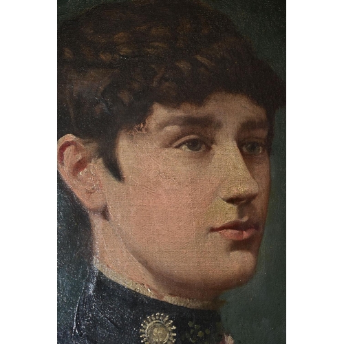 538 - HEAD AND SHOULDERS PORTRAIT OF A VICTORIAN/EDWARDIAN GENTLEMAN, no visible signature, oil on canvas ... 