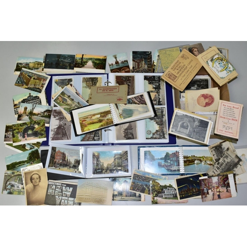 544 - POSTCARDS, a collection of approximately three hundred mainly Continental postcards and an album of ... 