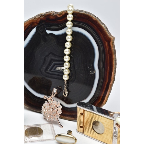 56 - A BOX OF MISCELLANEOUS ITEMS, to include a brown and white banded agate slice, a mother of pearl let... 