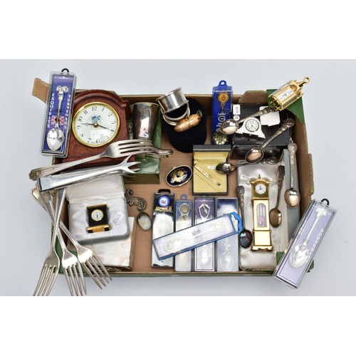 59 - A BOX OF MISCELLANEOUS ITEMS, to include two plain polished silver napkin rings, hallmarked Birmingh... 