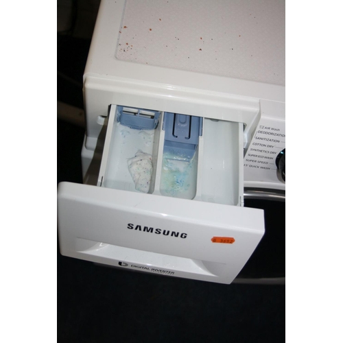 1053 - A SAMSUNG ECO BUBBLE WD90J6A10AW WASHING MACHINE (PAT pass and powers up)