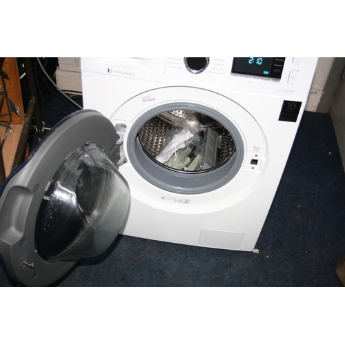 1053 - A SAMSUNG ECO BUBBLE WD90J6A10AW WASHING MACHINE (PAT pass and powers up)