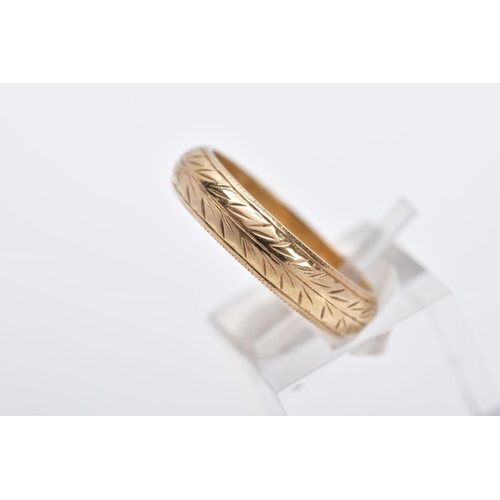 11 - A 9CT GOLD BAND, engraved with a decorative chevron pattern all round, hallmarked 9ct gold Birmingha... 