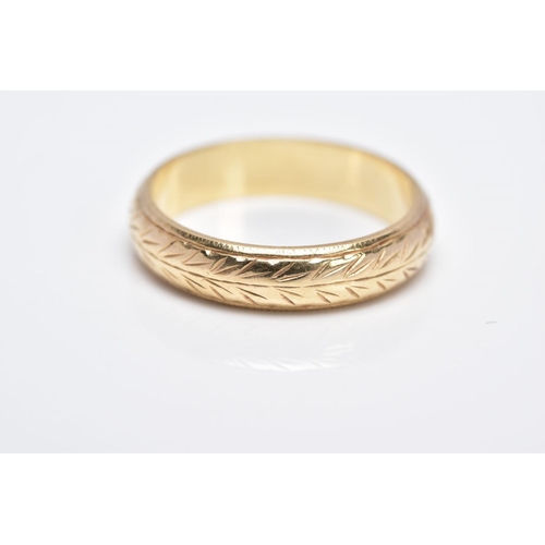 11 - A 9CT GOLD BAND, engraved with a decorative chevron pattern all round, hallmarked 9ct gold Birmingha... 