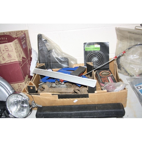 1115 - A TRAY AND A BOX CONTAINING AUTOMOTIVE TOOLS AND ACCESSORIES including a pair of caravan extension m... 