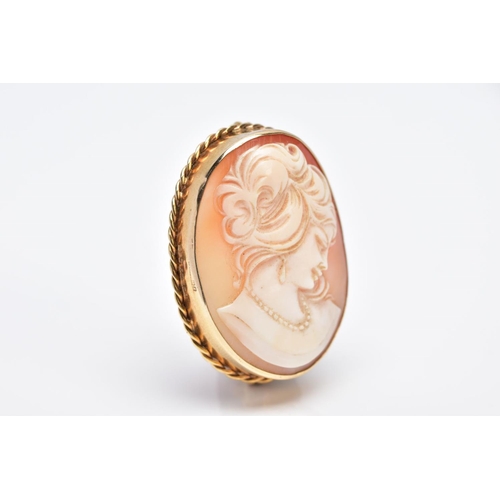 113 - A 9CT GOLD CAMEO BROOCH, of an oval design, the cameo depicting a lady in profile within a collet mo... 