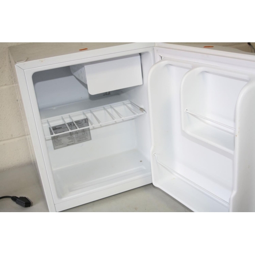 1135 - A CURRYs ESSENTIAL COUNTER TOP FRIDGE 44cm wide 50cm high (PAT pass and working @ 0 degrees)