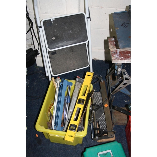 1153 - A BLACK AND DECKER WORKMATE, two trays and a metal toolbox containing tools including a Moore and Wr... 